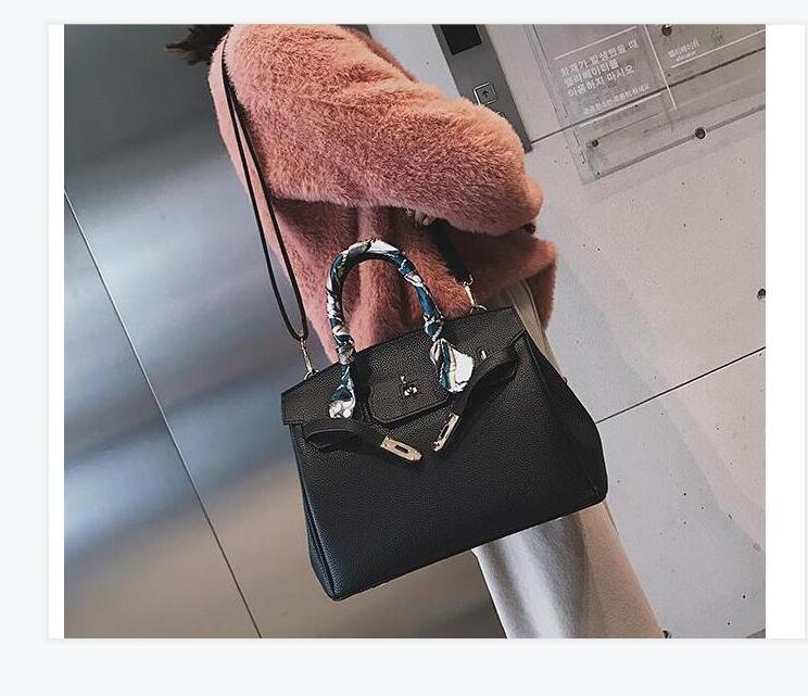 

2020 Quality Iconic Berkin 25-30-35 Taurillon Leather Fashion Totes Bags,Turn lock closure,Double Top Handles,Come with Dust Bag 25cm,30cm, Black