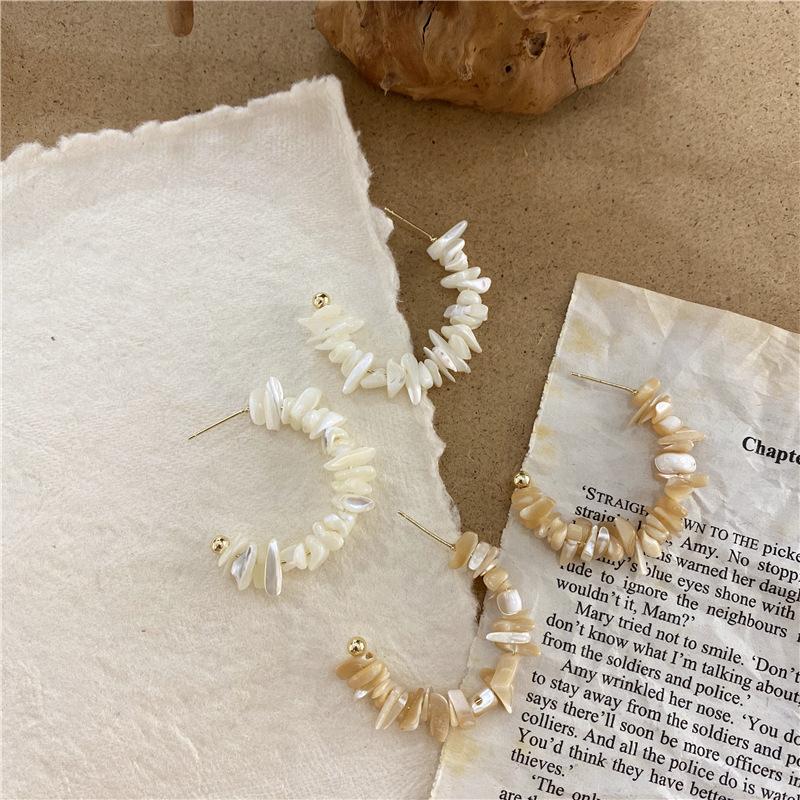 

2020 retro Korea natural irregular shell earrings C-shaped creative hoop earrings for woman Aesthetic accessorie jewelry
