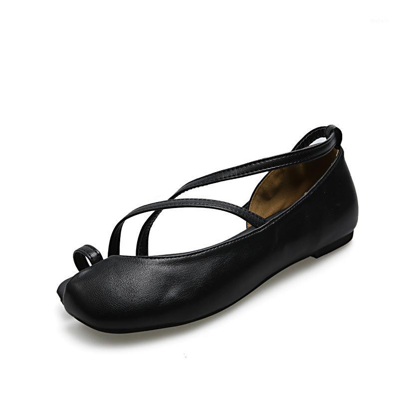 

2020 Summer New Belt Flat Sandals Female Sub-Toe Cutout Fashion Shoes1, Black