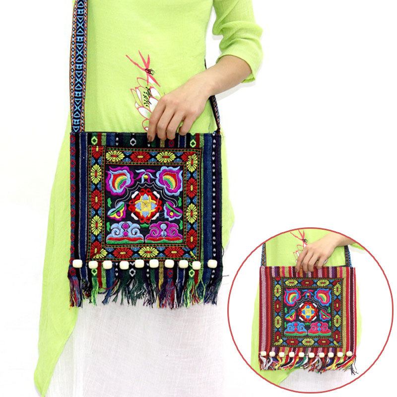 

2021 Shoulder Bag Vintage Unique Chinese National Style Mutifunction Ethnic Embroidery Boho Hippie Tassel Tote Messenger Storage Bags 012707, 25*25*14cm