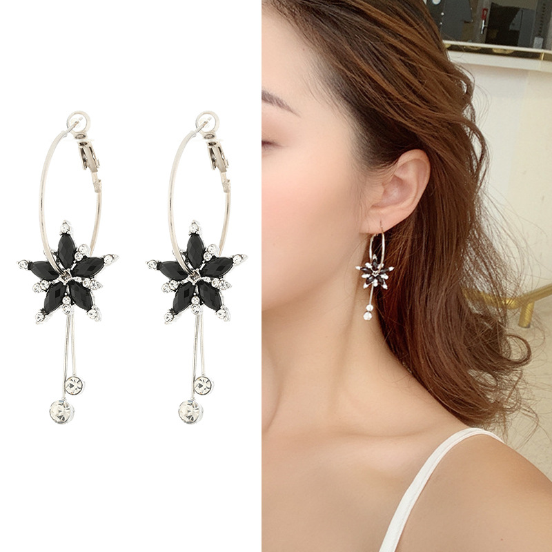 

Japanese and Korean style fashion earrings exaggerated zircon face thin long tassel ladies earrings factory wholesale