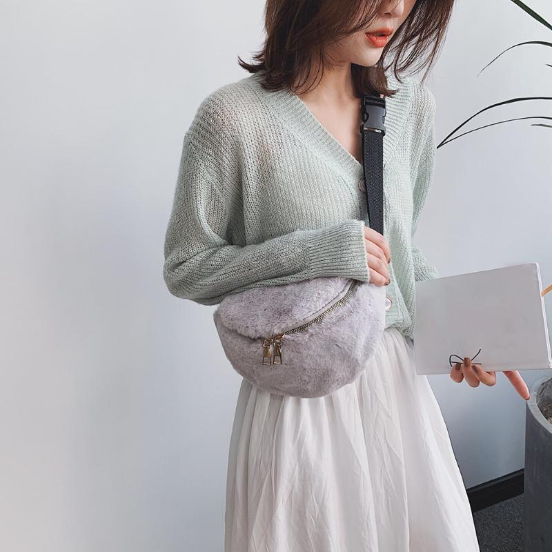 

Women Soft Plush Waist Bag 2021 New Winter Solid Color Fanny Pack Casual Belt Chest Bag Warm Fur Crossbody Female Purses, Black