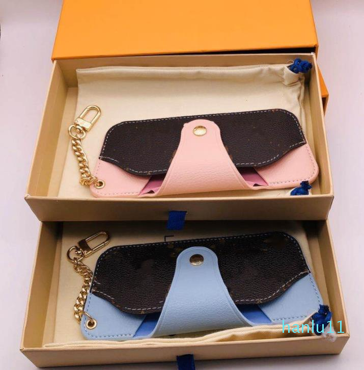 

luxury- High Quality Leather Letter Alloy Glasses Case Carabiner Keychains for Lover Sunglasses Case Fashion Accessories Supply