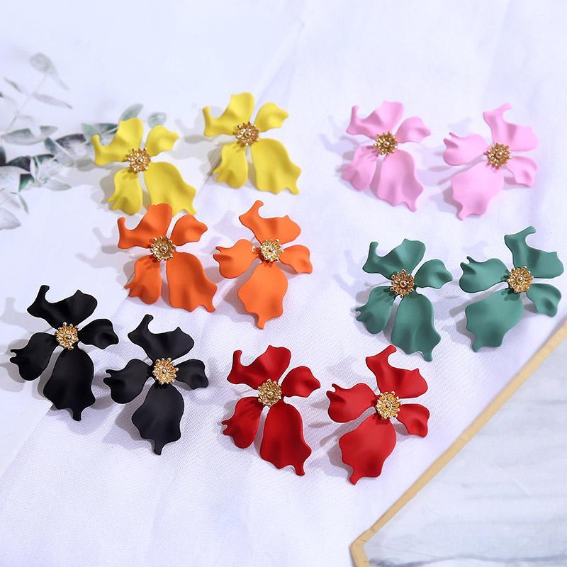 

Dangle & Chandelier Fashion Metal Spray Paint Flower Drop Earrings For Women 2021 Trendy 6 Color Pink Red Orange Green Yellow Black Earring