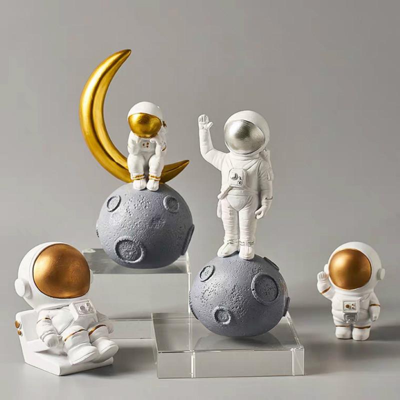 

Nordic resin original astronaut Sculpture Family Figurine, desktop craft, Room decoration boy gift,Modern Home Decor accessories