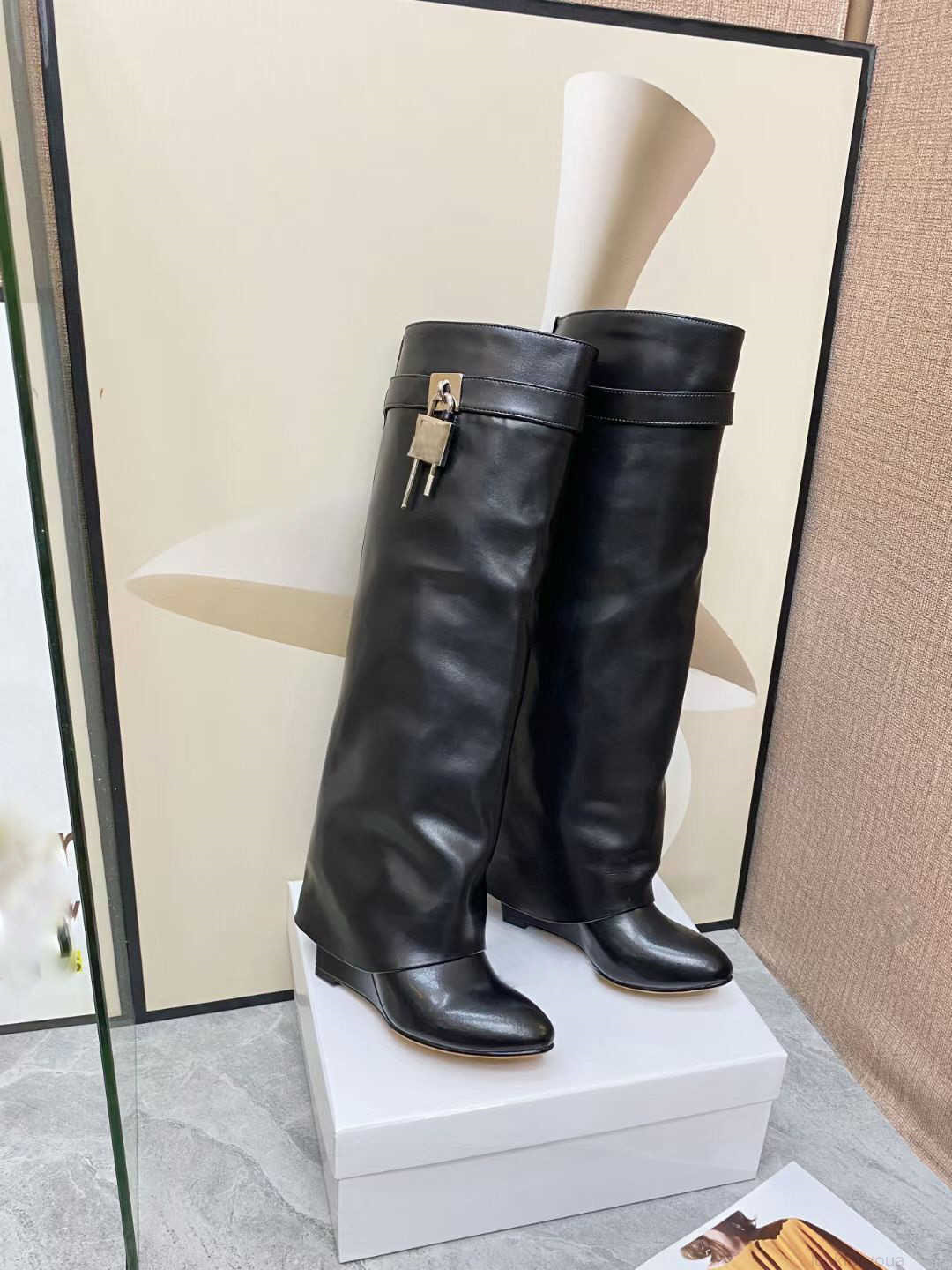 

2022 Designer Woman Shark Lock Pant Leather Boots Ankle Boot Lady Fashion Catwalk High Heel, Black