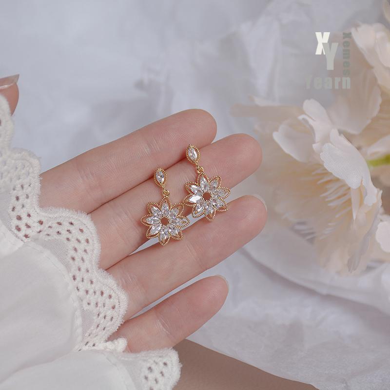 

Dangle & Chandelier Elegant Shining Zircon Sunflower Pendant Gold Drop Earrings For Woman Luxury Accessories Korean Fashion Jewelry Party Gi, Silver
