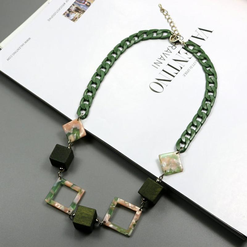 

Long Chain Necklace Women Chunky Geometric Wood Beads Resin Statement Necklace Pendants Mama Accessories Boho Fashion Jewelry