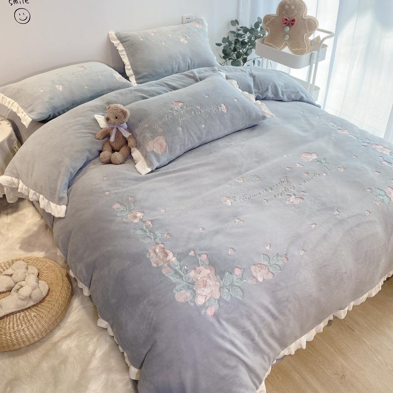 

Winter Super Warm Short Plush Rose Embroidery Bedding Set Soft Velvet Queen King Duvet Cover Bed Sheet Pillowcases Home Textiles