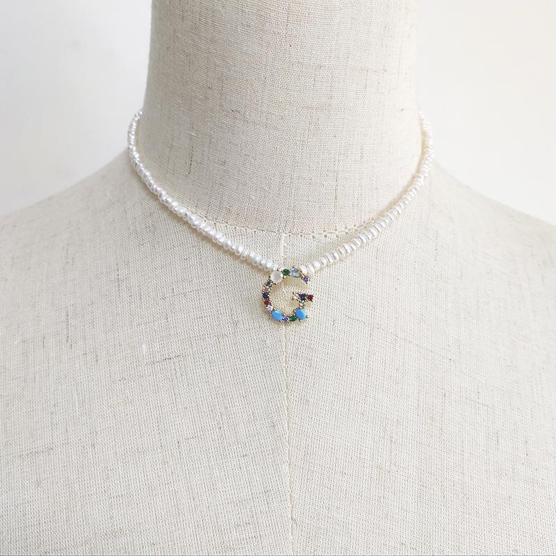 

2021 Exquisite 4mm Small Pearl Pendant Necklace Bohemian Color Letters A-Z Name Choker birthday gift for friend1