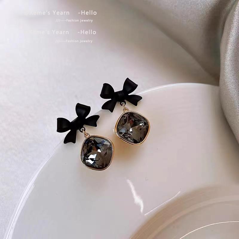 

Dangle & Chandelier Design Sense Black Bow Geometric Square Grey Crystal Gem Pendant Earrings Korean Fashion Jewelry For Womans Party Access, Silver