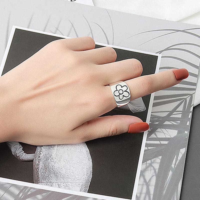 

Wedding Rings 2021 Korean Style Flower For Women Punk Trendy Vintage Plum Blossom Ring Small Daisy Party Couple