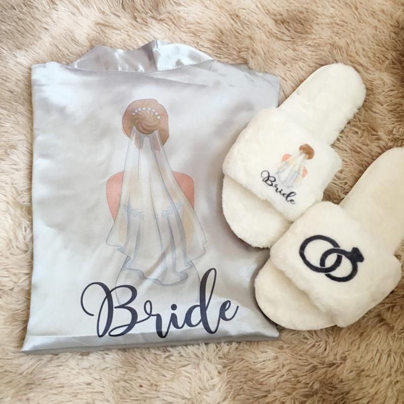 

Personalized coral Fleece slippers Robe Team Bride to be party Bridesmaid gift Bachelorette Hen party gifts for wedding guests