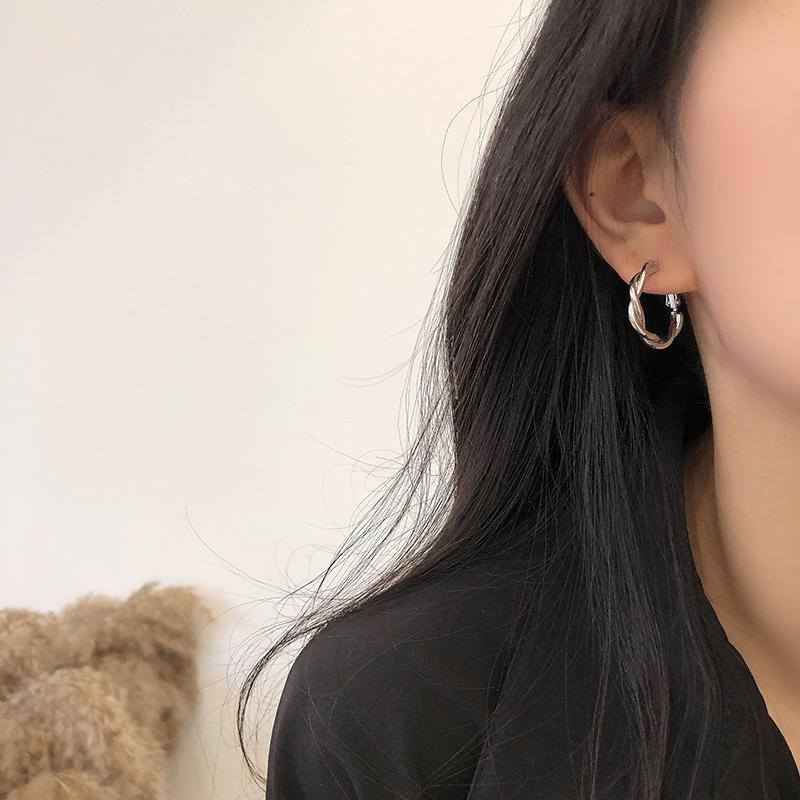 

Korean Summer Small Hoop Earrings For Women Gold color Geometric statement Round big Hoops Huggie Earrings Fashion Jewelry 2020