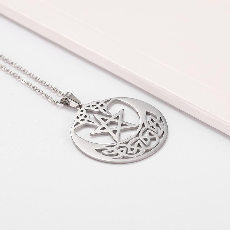 

VCU The New Circle Center Five-pointed Star Stainless Steel Clavicle Snake Bone Pendant Short Necklace