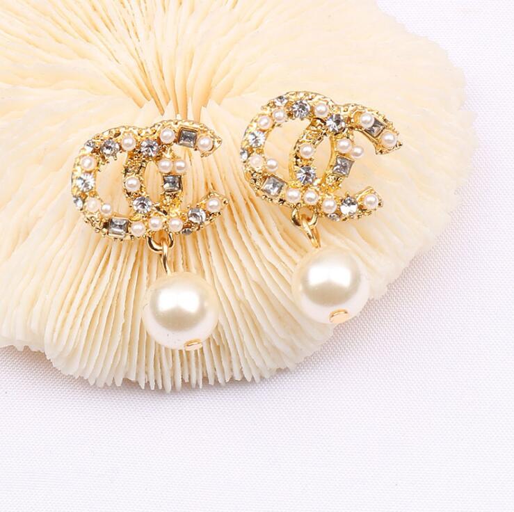 

2 Style 18K Gold Plated Luxury Designers Brand Letters Stud Earrings Geometric Famous Women Round Crystal Rhinestone Pearl Pendant Earring Wedding Party Jewerlry