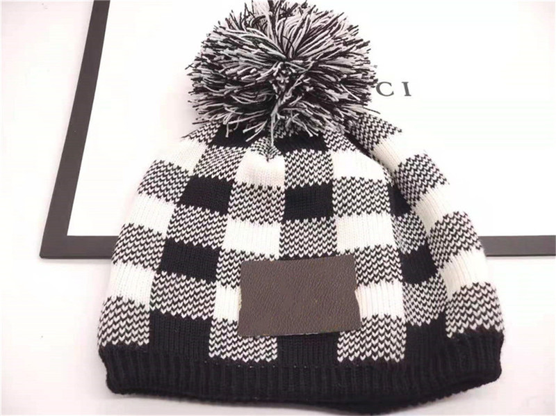 Winter Cap Plaid Hat Women Bonnet Thicken Beanies With Real Raccoon Fur Pompoms Warm Girl Caps Snapback Pompon Beanie Hats Plus Velvet Hats