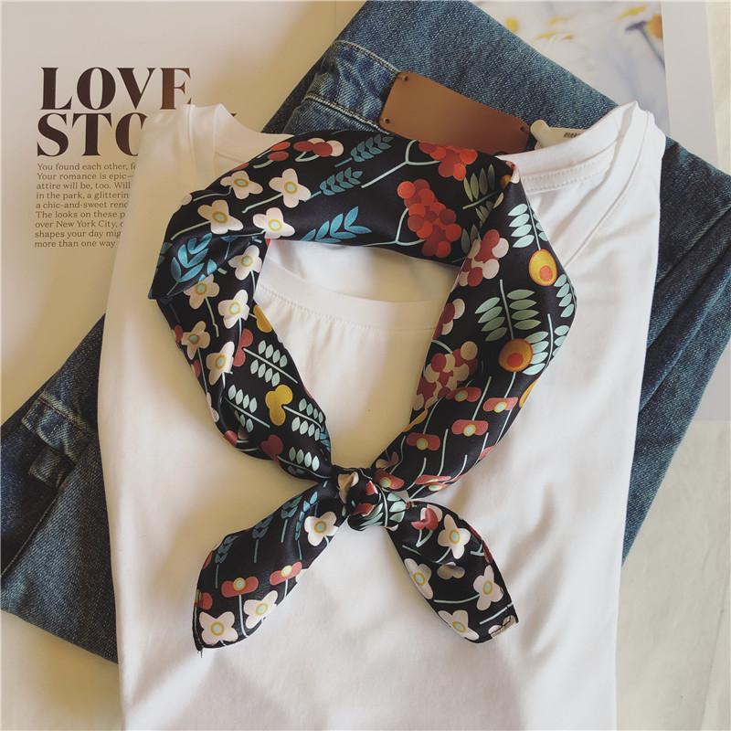 

Europe Non-mainstream Design Small Square Towel Neckerchief Elegant Elegant Flower Mulberry Silk Scarf Women's INS Silk Scarves