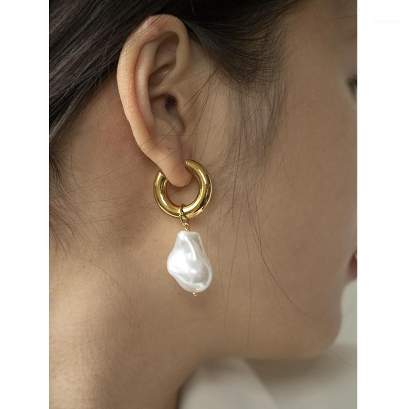 

Circle Earrings New Vintage High Imitation Baroque Pearl Earrings Gold Circle Earclip Women Jewelry Golden Punk Round A142571