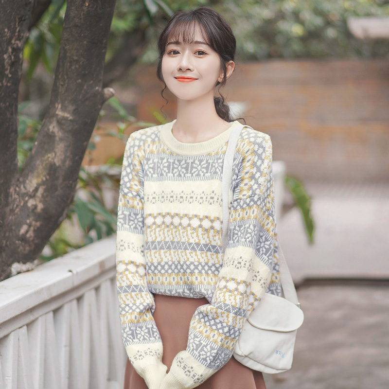 

2021 New Autumn and Winter the Vintage Female Floral Nightgown Loosed Group Bottoming Sweater Top 3LSK, Beige