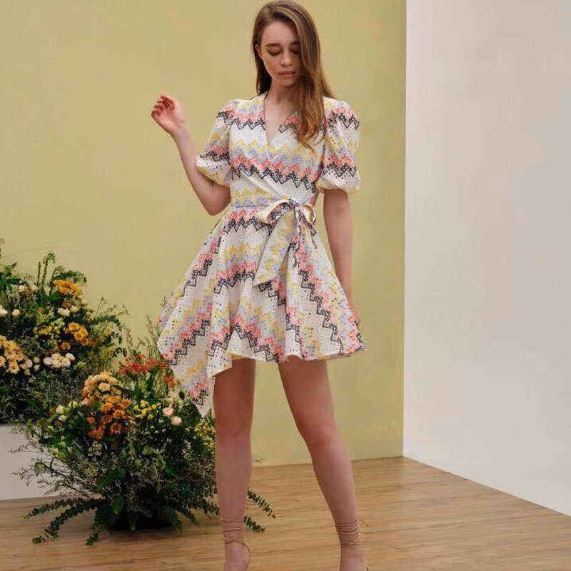 

Sexy V-neck Hollow Impression Medium Sleeve Belt Embroidered Thin Temperament of Women in High-quality New Fashions Od9m, Multiple