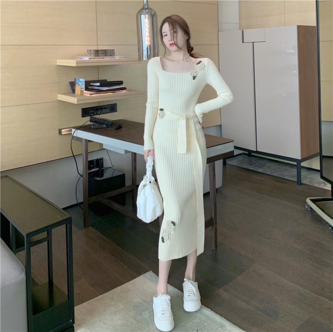 

Long-sleeved Square-necked Temperament Is Thinner And Base Dress