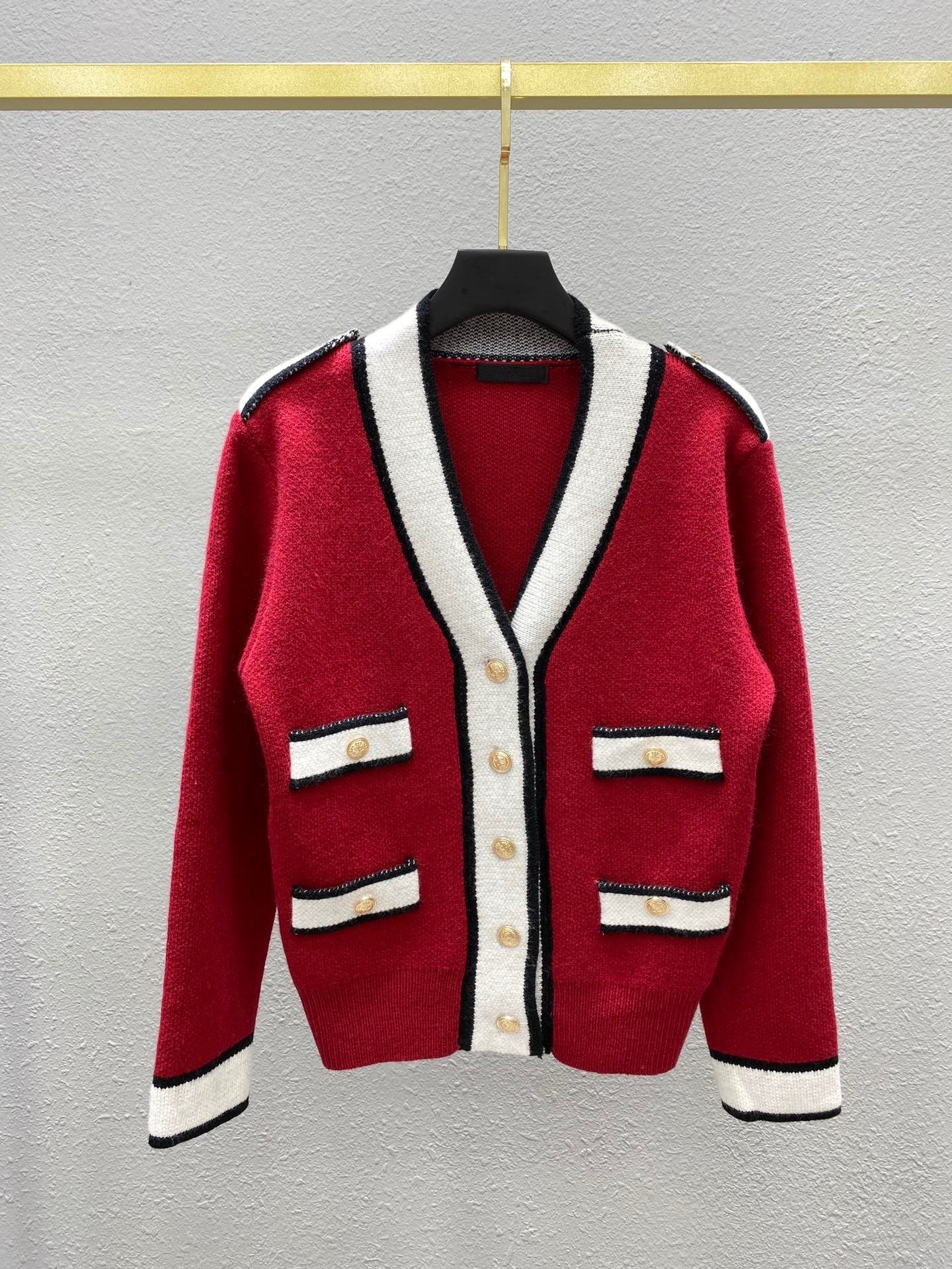 

Red festive knitted sweater women's 2021 year of the Ox New V-neck Fashion Top single breasted pocket design coat