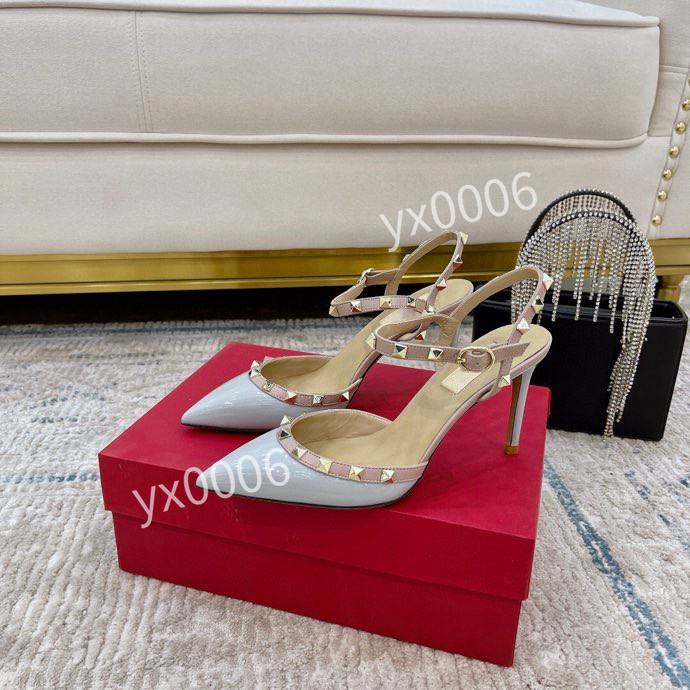 

Sole Horsebit 35-42 Loafer Shoes Gold-toned Embroidery Bee Slip On Platfrom Sneakers Lady Leather White Black Comfort yh211206, Choose the color