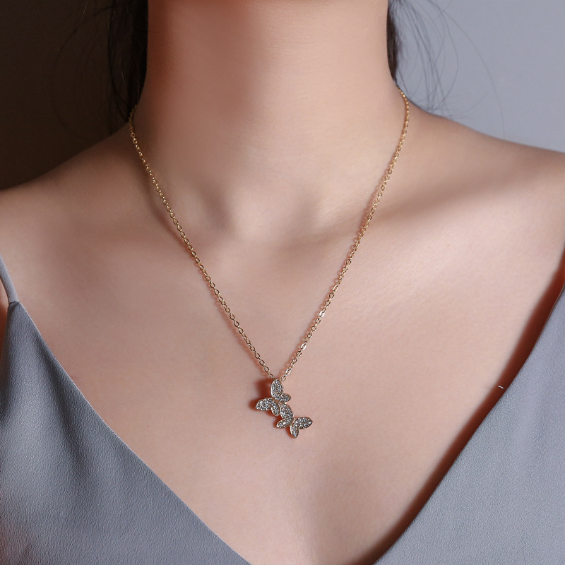 

Japan Korean Butterfly Pendant Necklaces With Diamond Alloy Animal Clavicle Chain Women Sweater Party Gold Necklace Fashion Accessories