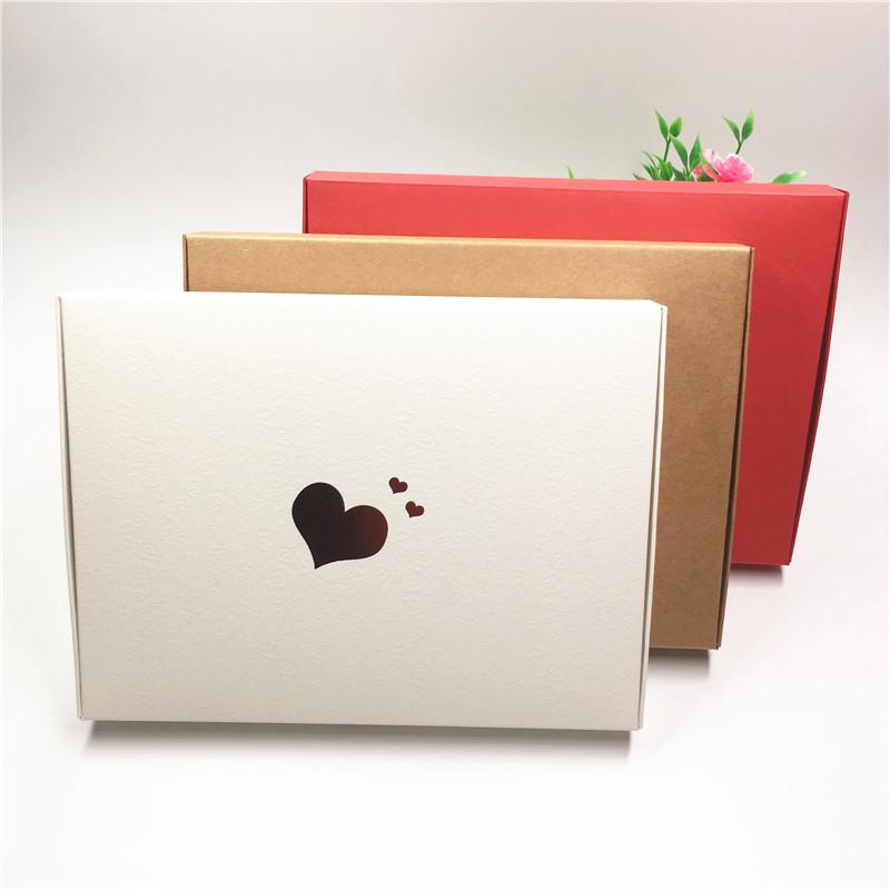 

30Pcs/Lot Kraft Paper Packaging Boxes 20x15x2.5cm Thermoprinting Love Heart Gift Boxes Notebook Natural Silk Packing Box Cases