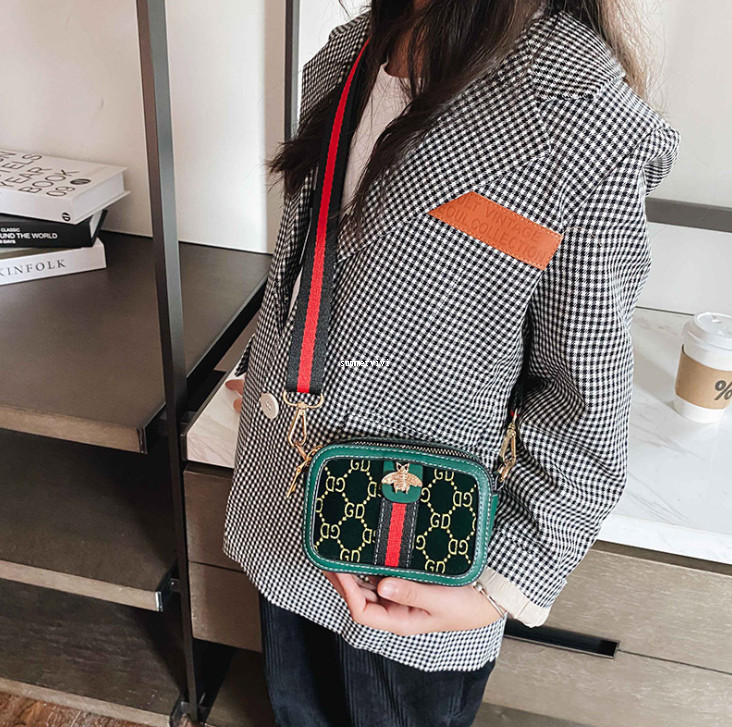 

Designer Kids Handbags Girls Letter Embroidery Velvet Bee Messenger Bag Children Stripe Stap Single-shoulder Bags Girls Princess Purse A4588, Pink
