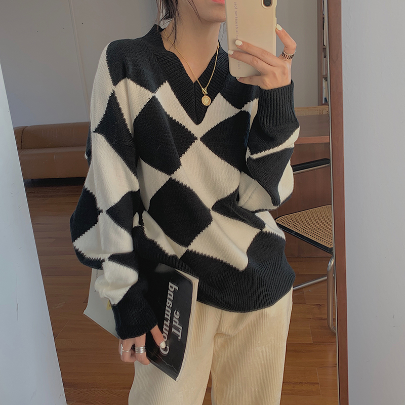 

2021 New Women's Large-scale White and Black-square Knit Tops Lady of the Vintage Office Plaid Sweater Winter YYKF