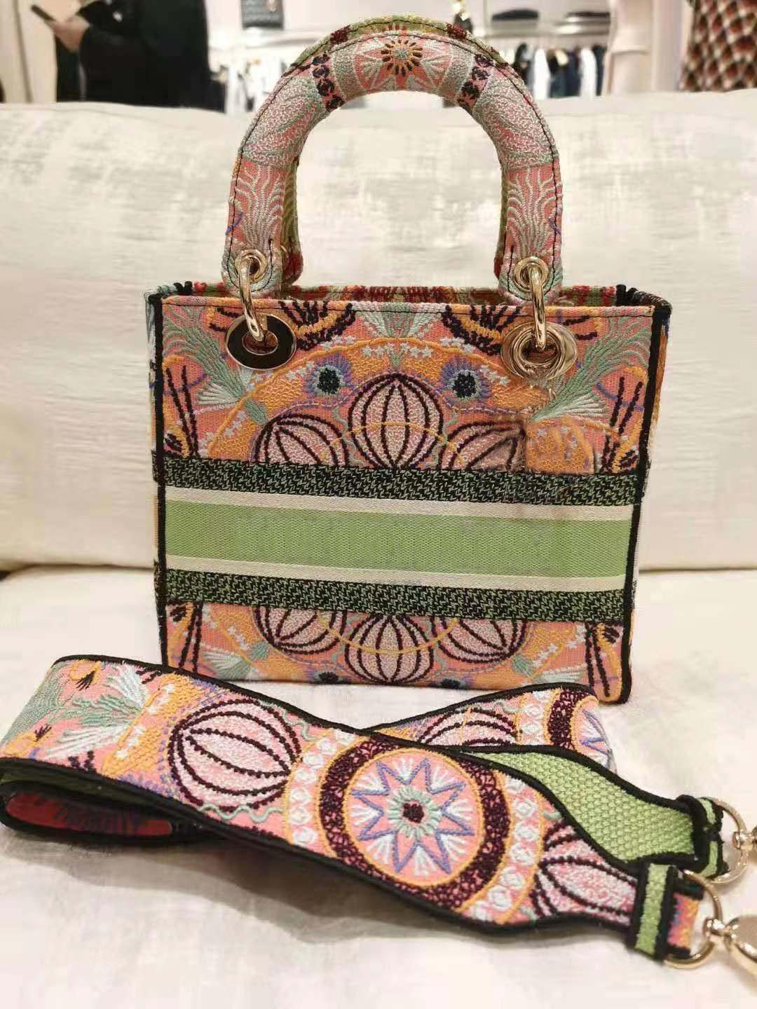 

elegance Lady D-Lite bag fully embroidered totes travel shoulder bag large capacityshopping bag female handmade double-sided retro embroider