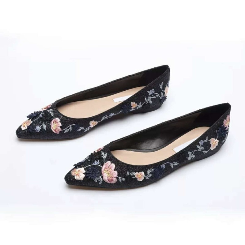 

2021 New Pointed Flat Female Mouth Unique Floral Embroidered Decorative Shoes Low Heel Side Spoon Bootie DFLN, Silver