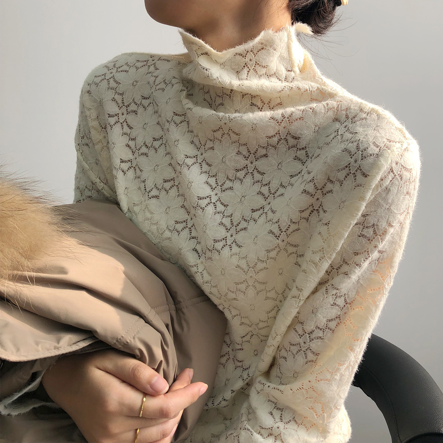 

New 2021 Spring Turtleneck Lace t Shirts Long Sleeve Hollow Out Thin Casual Women Knitted Tops Pull Femme Ve8g, Beige