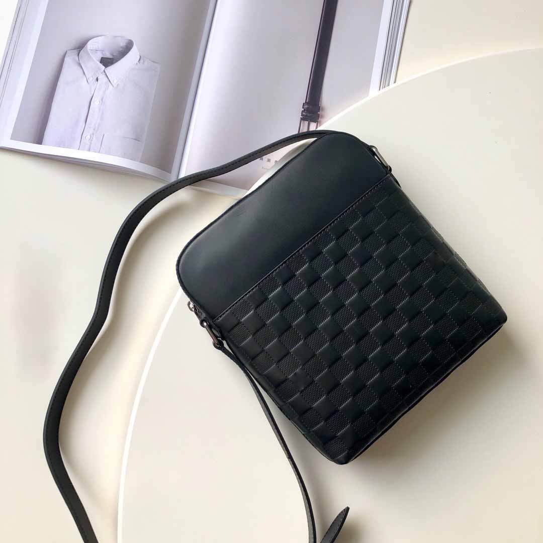 2020 Men's new crossbody bag fashion MEN HANDBAGS ICONIC BAGS TOP HANDLES SHOULDER BAGS TOTES CROSS BODY BAG CLUTCHES EVENING leather