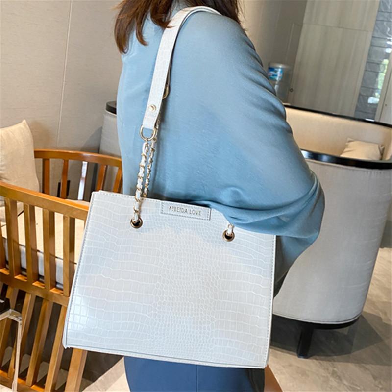 

New Trendy Chain Alligator Texture Women Crossbody Bags Luxury PU Leather Handbags Shoppers Pure Color Casual Shoulder Bag Sac, Black