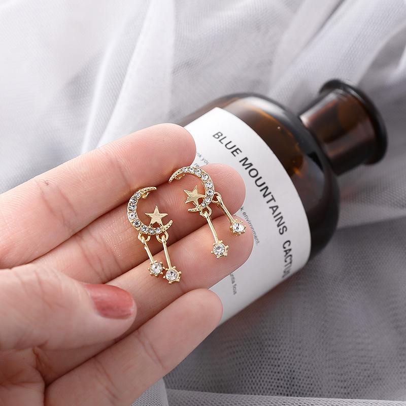 

Japanese and Korean models small temperament expansive Xingyue shiny gem set small fresh earrings exquisite Prevent Allergy