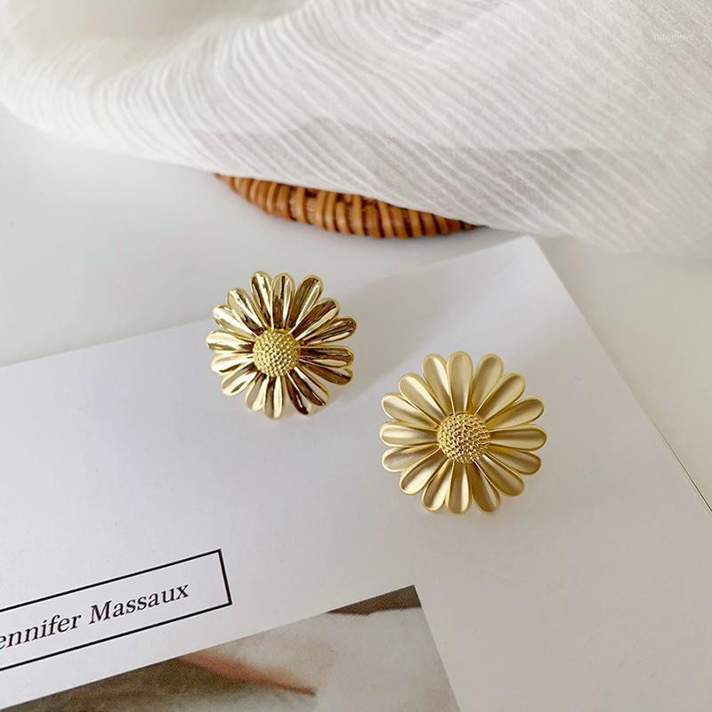 

AENSOA Women Daisy Flower Cute Stud Earrings Asymmetrical Korean Jewelry Small Flower Stud Earrings For Women 2020 New Fashion1