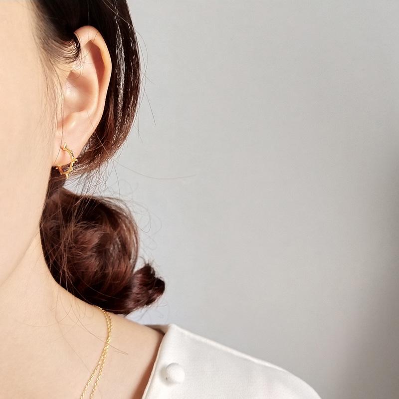 

WTLTC Real 925 Sterling Sliver Rivet Hoop Earrings for Wome Punk Style Small Spike Earrings Chunky Open Huggie Brincos