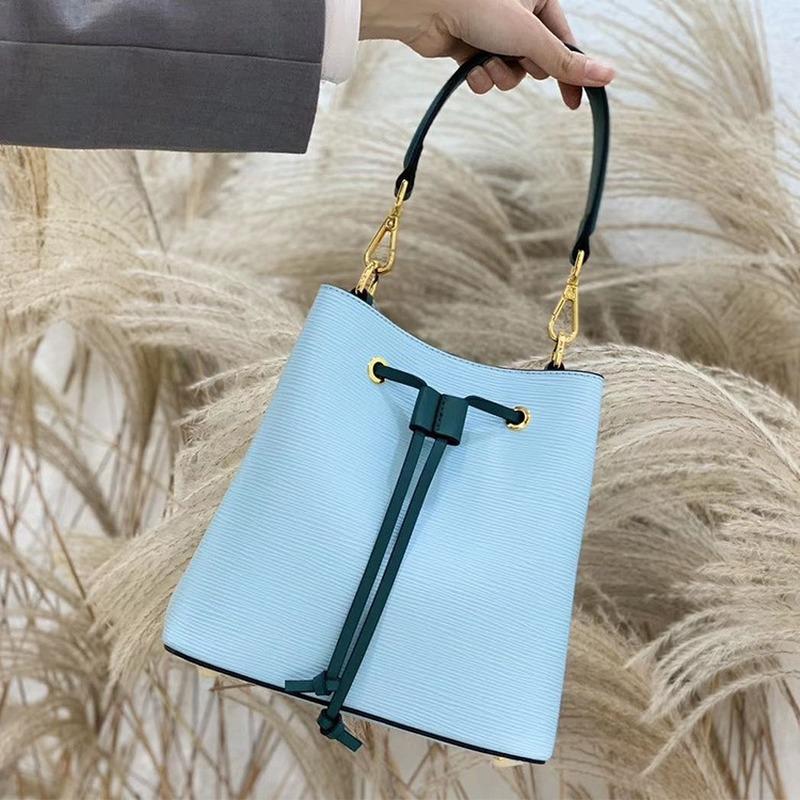 

2021 hot leather water ripple large-capacity bucket bag color matching hand single shoulder messenger lady bag fashion style, Dark green trumpet