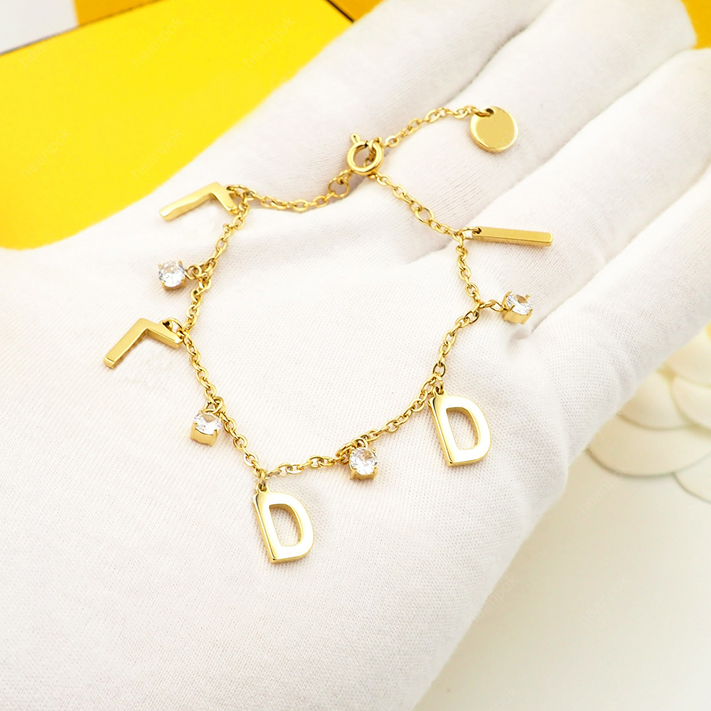 

Designer Gold Necklace Bracelet Women Dimond Letters Necklaces Fashion Bracelets For Men Jewelry Luxurys Hight Quality Box New 22011404R, Silver