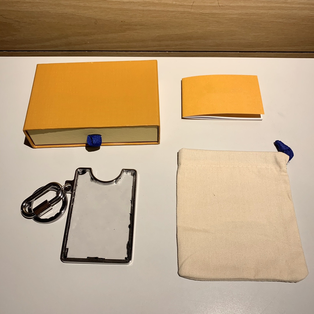 

With Box Top Design Carabiner Keychains for Unisex Lover Key Chains High Quality Leather Alphabet Alloy Supply Wholesale