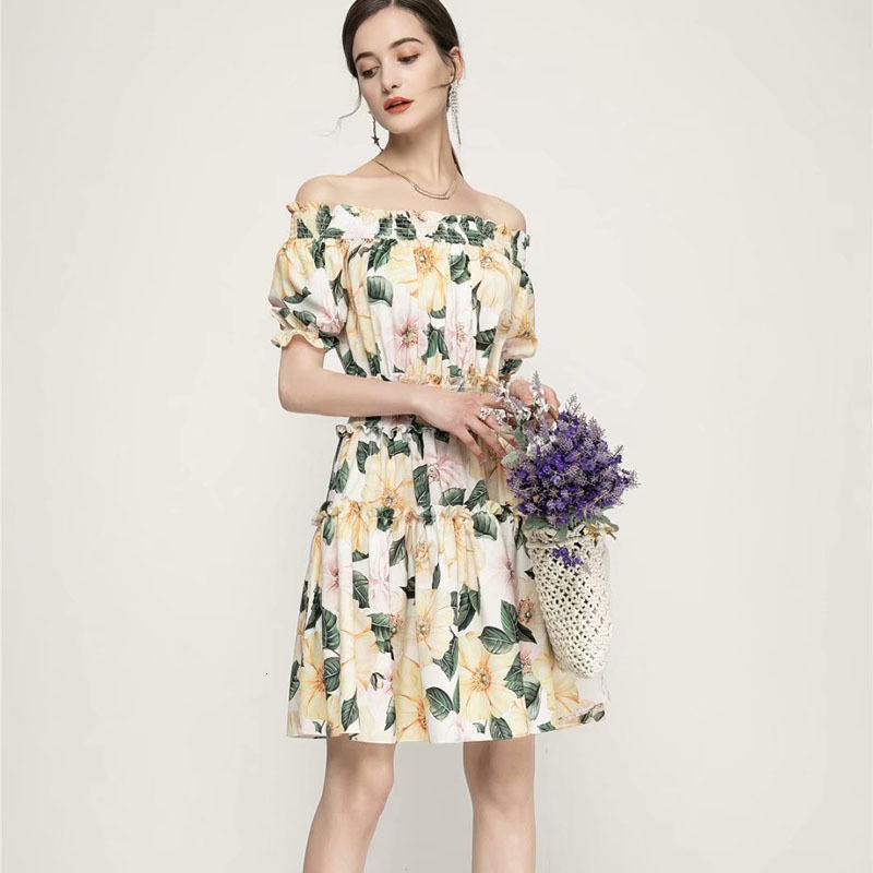 

2021 Summer New Sexy Style of a Strapless Neck Strap Short Sleeve Print Thin Dress High Quality D9a0, Multiple