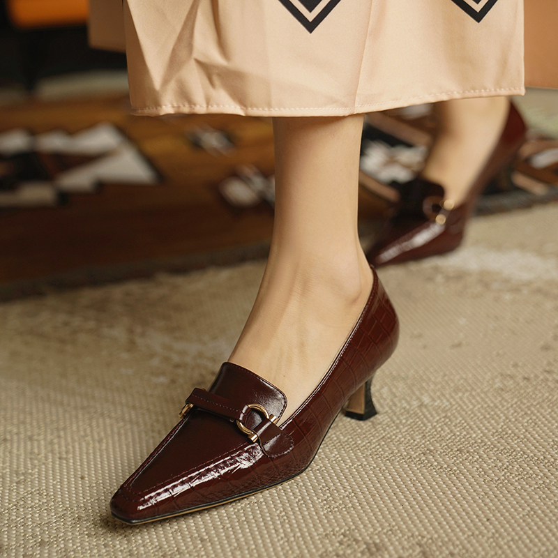 

2021 Retro Sling-back Pumps Heels for Woman Spring Genuine Office Metal Decoration Women's Shoes SKGV, Brown.
