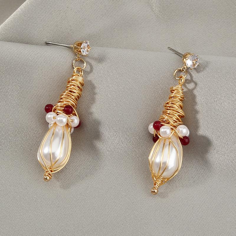

Stud Korean Version Of Elegant Ladies Earrings Simple Fashion Hand-woven Pearl
