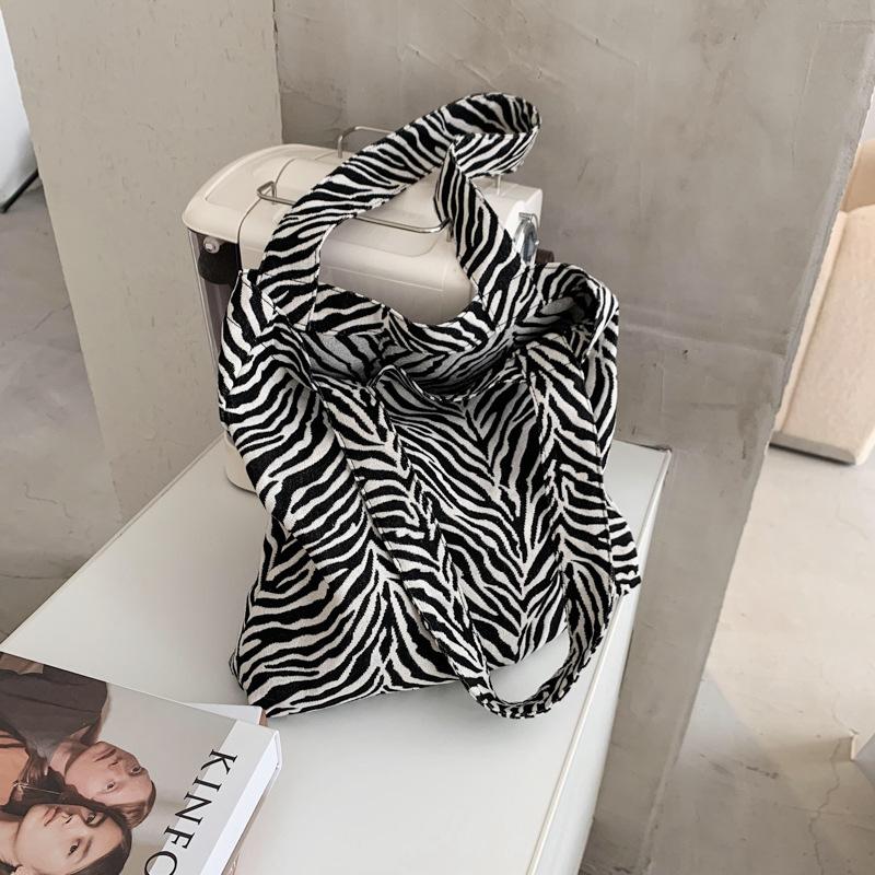 

Single Shoulder Underarm Leopard Print Women's 2021 Fashion Zebra Pattern Handbag Large Capacity Westernized Tote Bag, Zebra stripes