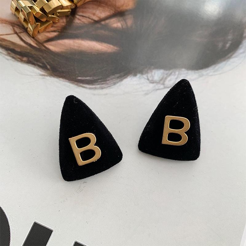 

2021 Korean Fashion Personality Geometric Velvet Triangle Letter B Stud Earrings For Women New Trendy Earings Pendientes