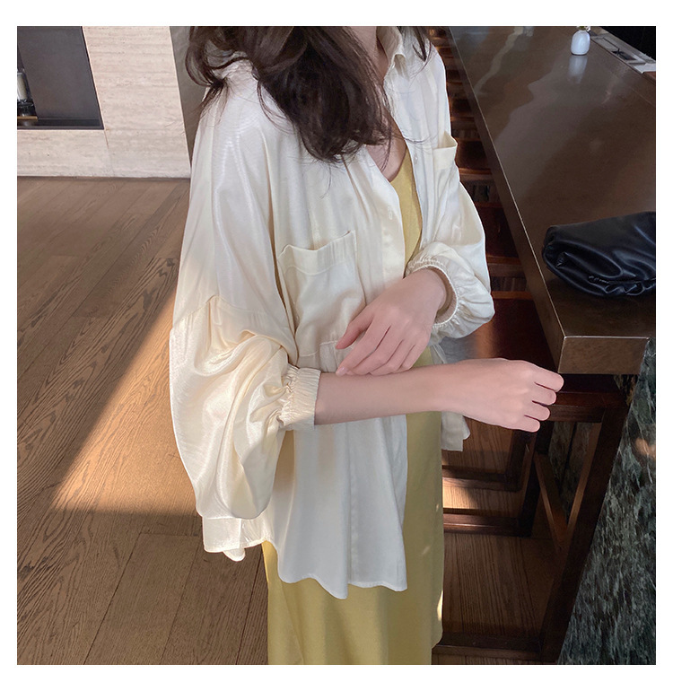 

2021 New Mikastudio xiaoyu hot sauce rash guards spring and summer leisure travel lazy girl-style female shirt D75Q, Cream-colored.