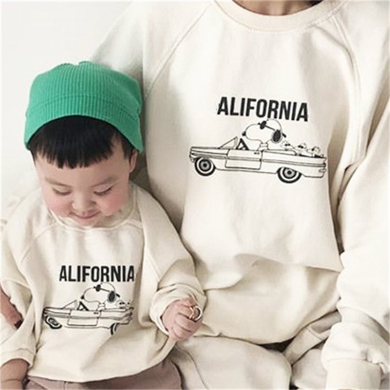 

Autumn New Family Matching Clothes Mother And Kids Sweatshirts Cotton Toddler Boys Girls Hooides Father And Kids Pullovers 201104, 20d591beige